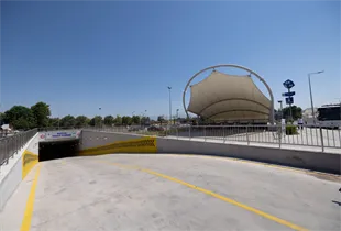 Balçova'da trafik çilesine son: Araçlar otoparka, yolcular metroya
