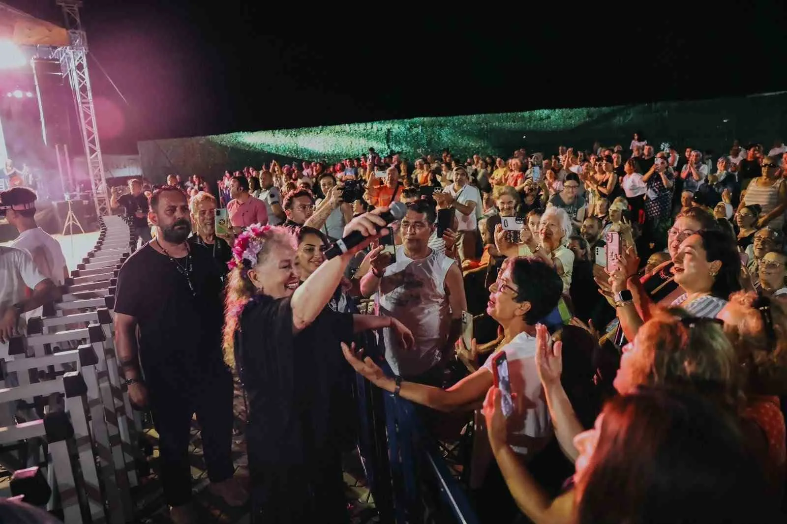 Didim’de lavanta mevsimi Suzan Kardeş’in şarkılarıyla açıldı