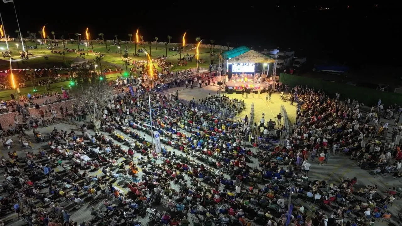 Didim’de lavanta mevsimi Suzan Kardeş’in şarkılarıyla açıldı