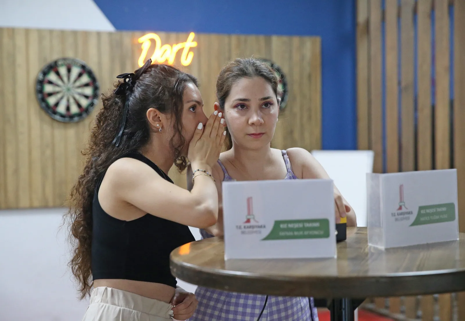 Bostanlı'da rekabet ve eğlence bir arada: Gençler bilgi yarışmasında ter döktü