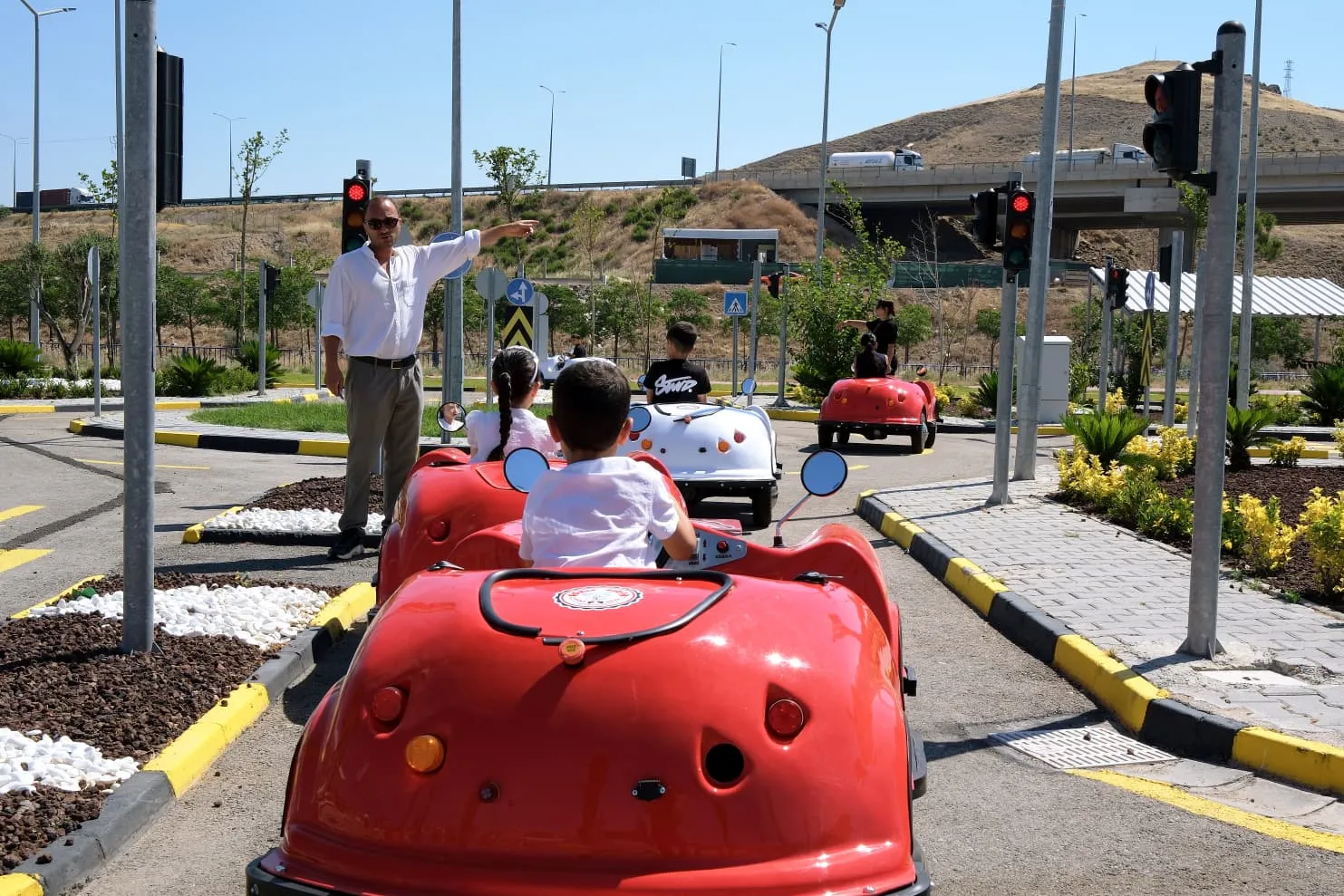 Menemen'de minik sürücüler trafiğe hazırlanıyor: Her gün 50 çocuk eğitim alıyor