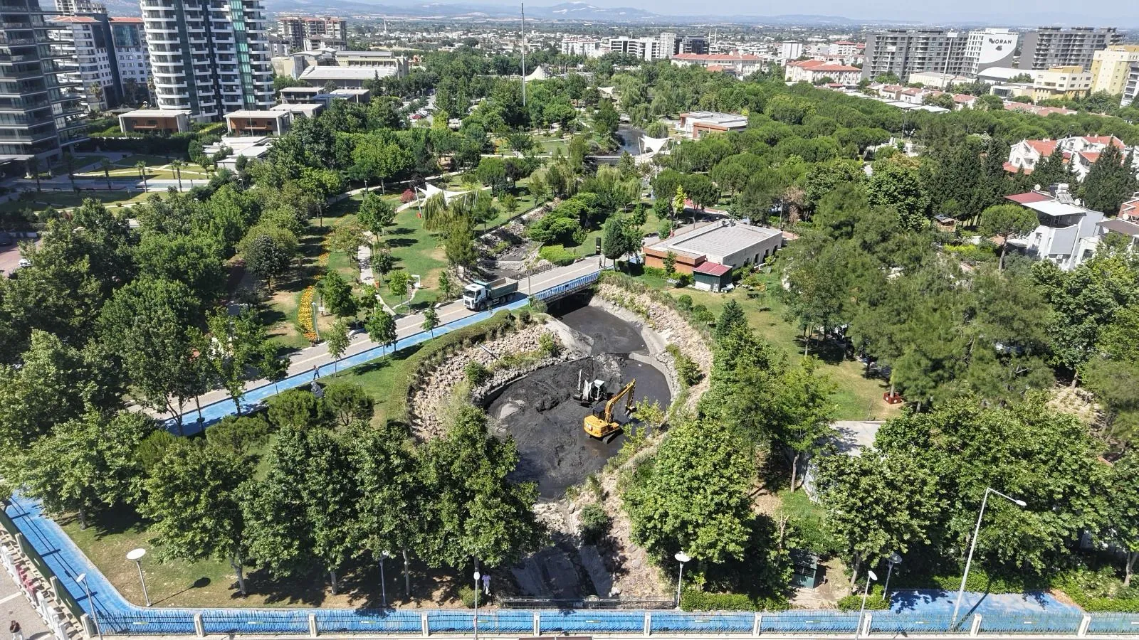 Atatürk Kent Parkı'nda kötü kokuya son: Safran Deresi baştan aşağı temizleniyor
