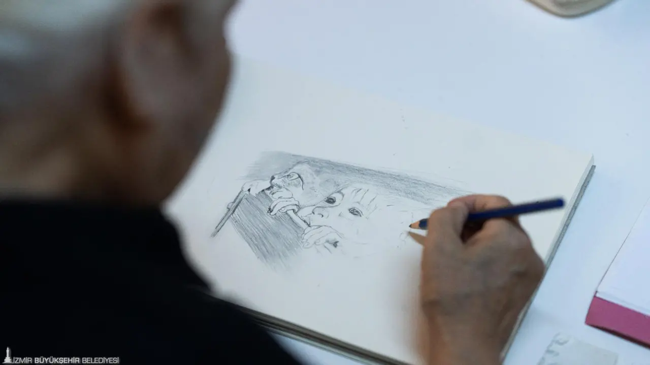 1 Ekim Dünya Yaşlılar Günü, ileri yaşlı bireylerin toplumdaki yerini hatırlatırken, İzmir Büyükşehir Belediyesi de yürüttüğü çalışmalarla onların yaşam kalitesini yükseltmeye devam ediyor. İzmir nüfusunun yüzde 13,3’ünü oluşturan grubun sağlık, eğitim ve bakım ihtiyaçlarını karşılamak için pek çok çalışma yapan Büyükşehir, Sağlıklı Yaş Alma ve Alzheimer-Demans Hastaları Buluşma ve Dayanışma Merkezi ile de onların sosyal yaşamlarını canlandırıyor.