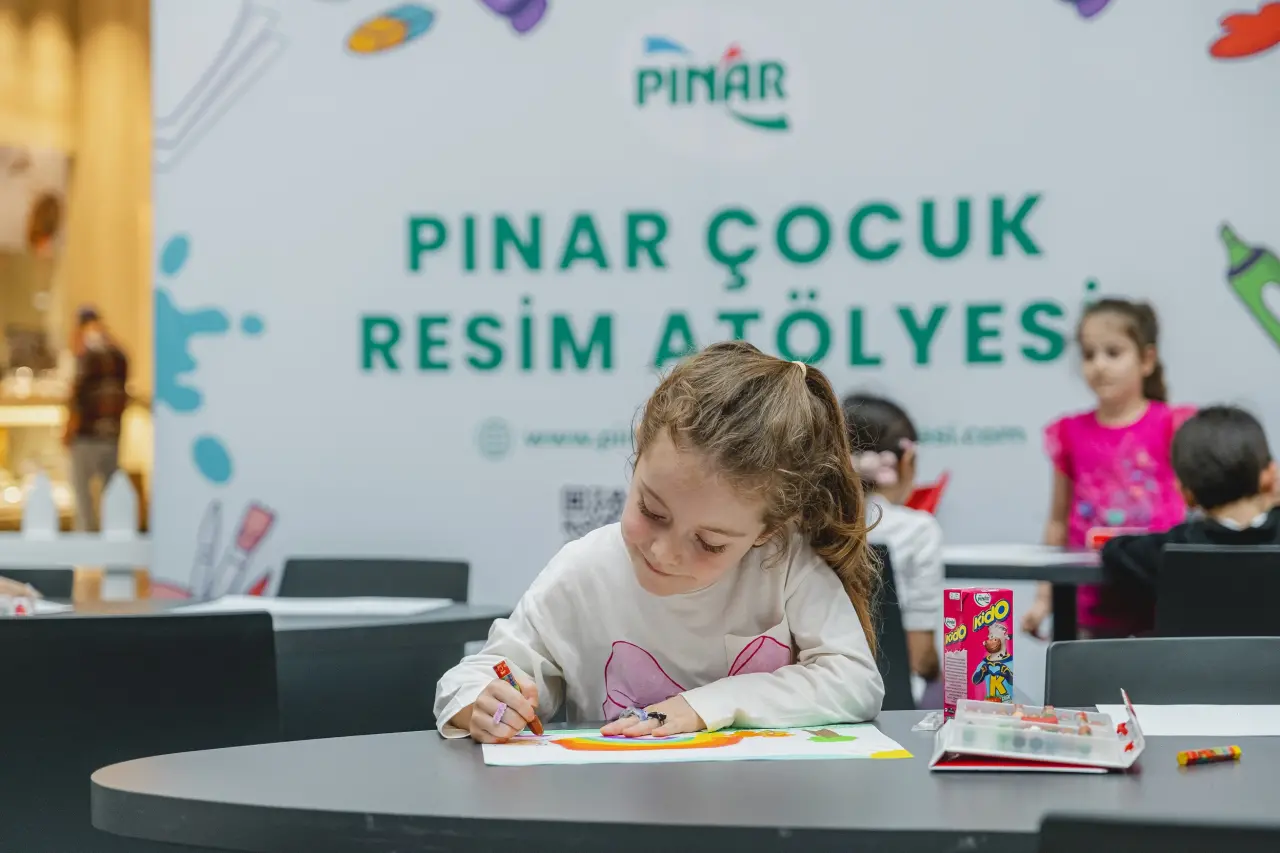 “Çevre Dostu Yaşam” temasıyla bu yıl 44’üncüsü düzenlenen Pınar Çocuk Resim Yarışması’nda dereceye giren resimler, İzmir’de sergileniyor. Sergi 5 Ekim’e kadar İstinyePark İzmir’de, ardından 20 – 26 Ekim arasında da Ege Perla’da gezilebilecek.