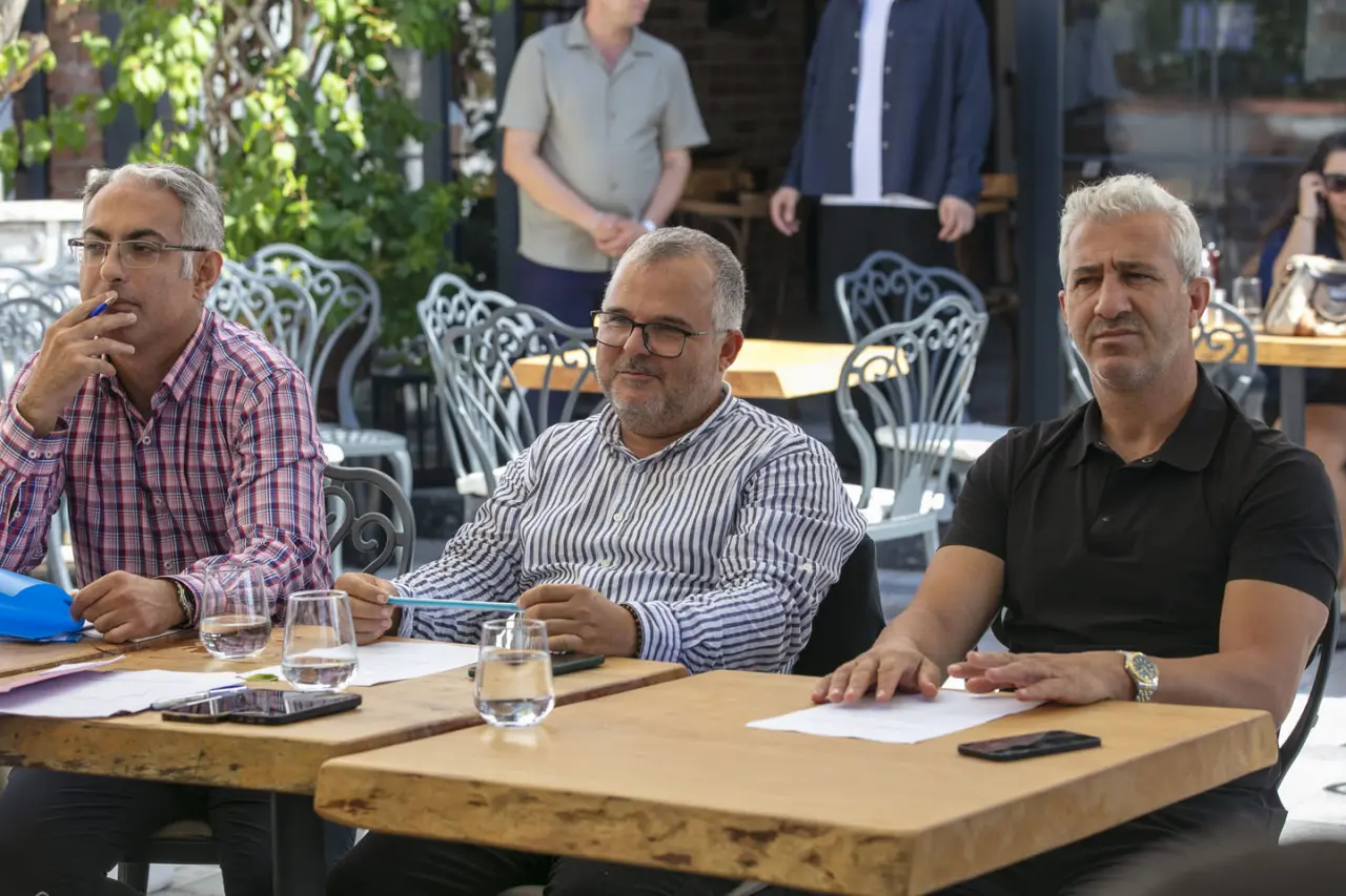 Yarımada Belediyeler Birliği’nin 2025 yılı Eylül ayı Meclis Toplantısı, Yarımada Belediyeler Birliği Başkanı ve Güzelbahçe Belediye Başkanı Mustafa Günay başkanlığında, Güzelbahçe Belediyesi ev sahipliğinde Güzbel Avlu Cafe’de gerçekleşen toplantıda öğrencilere verilen 1.500 TL’lik burs 2.000 TL çıkartıldı.