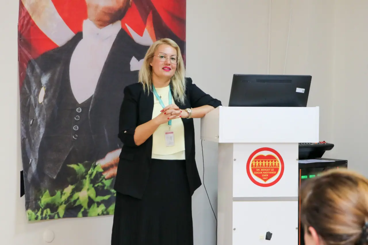 İzmir’de 1947 yılında hizmete açılan ve 77 yıldan beri başta İzmir ve Ege Bölgesi olmak üzere Türkiye’de milyonlarca çocuğa şifa dağıtan İzmir Dr. Behçet Uz Çocuk Hastalıkları ve Cerrahisi Eğitim ve Araştırma Hastanesi, bugün de Türkiye’nin en köklü ve en donanımlı çocuk sağlığı merkezlerinden biri olarak hizmet vermeye devam ediyor.