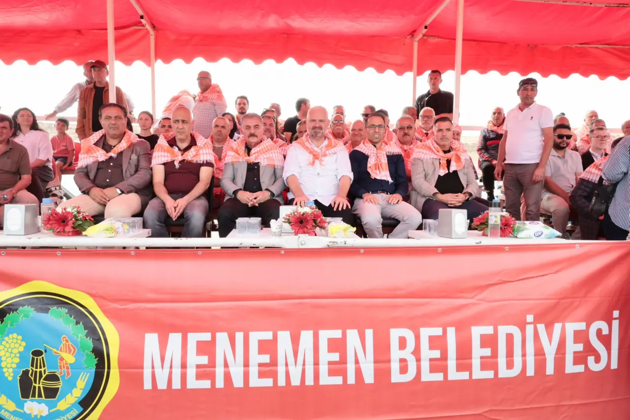 Menemen'de 11. Geleneksel Rahvan At Yarışları şölen havasında yapıldı. 184 rahvan atın piste çıktığı yarışlar, Türkiye'nin dört bir yanından atçılığa gönül verenleri Menemen'de buluşturdu. Alana rahvan at üzerinde vatandaşları selamlayarak gelen Menemen Belediye Başkanı Aydın Pehlivan, “Menemen bir yandan modern projelerle geleceğe yürürken, diğer yandan asırlık gelenekleriyle köklerine bağlı bir kenttir. Gelecek yıl rahvan at yarışlarımızı uluslararası düzeyde yapacağız” dedi.