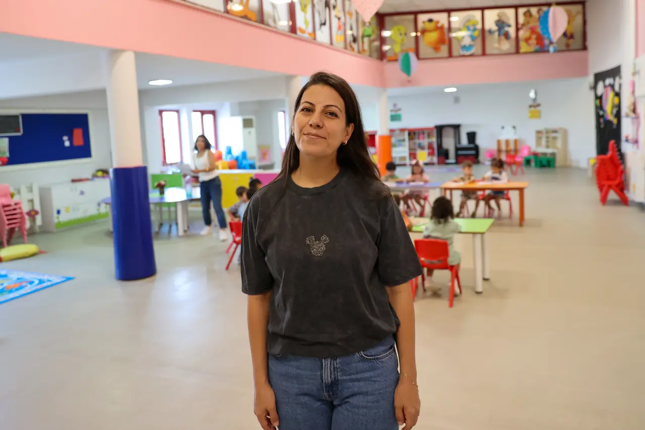 Eğitimde fırsat eşitliği sağlamak için birbiri ardına projeler hayata geçiren Buca Belediyesi’nin 6 farklı noktada ücretsiz olarak hizmet veren Yarı Zamanlı Okul Öncesi Eğitim Merkezleri, eğitim masraflarının her geçen gün arttığı günümüzde ailelerin yüzünü güldürmeyi sürdürüyor.