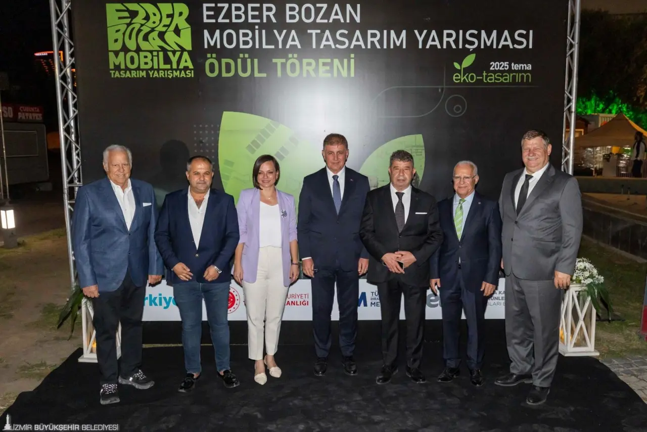 Bu yıl eko-tasarım temasıyla beşinci kez düzenlenen Ezber Bozan Mobilya Tasarım Yarışması’nın ödül töreninde konuşan İzmir Büyükşehir Belediye Başkanı Dr. Cemil Tugay, tasarım ve pazarlama alanında sektörü daha iyi boyuta taşıyacak çalışmalara katkı vermeye hazır olduklarını belirterek, “Her projenize, fikrinize, yatırım çabanıza kapımız her zaman açık” dedi.