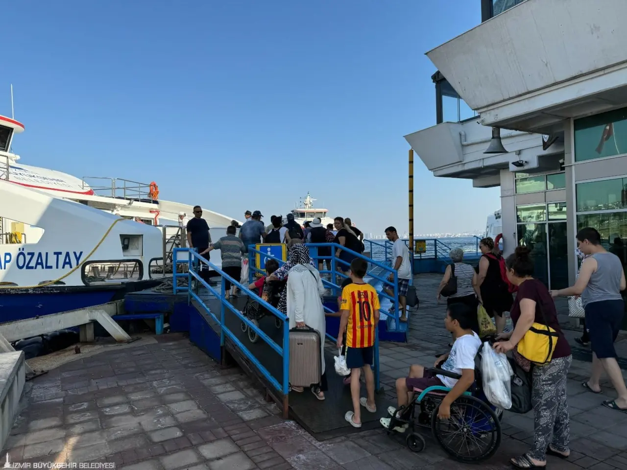 İzmir Büyükşehir Belediyesi iştiraki İZDENİZ AŞ’nin 21 Haziran ile 14 Eylül tarihleri arasında düzenlediği yaz seferleri büyük ilgi gördü. Bu sene Urla ve Mordoğan’a yapılan seferlerden 24 bine yakın yolcu yararlandı.  