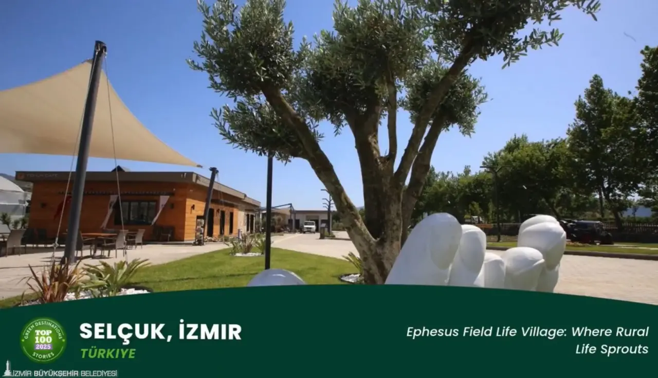 İzmir Büyükşehir Belediyesi, sürdürülebilir turizm vizyonuyla uluslararası arenada kentin adını duyurmaya devam ediyor. İzmir Büyükşehir Belediyesi’nin Selçuk, Urla, Menderes belediyeleri ve paydaşlarla yaptığı çalışmalar sonucunda 2024 Yeşil Destinasyonlar En İyi 100 Hikaye (Green Destinations Top 100 Stories) yarışmasında 3 destinasyon ile ödül kazanıldı. Efes Tarlası Yaşam Köyü, Gastro Farm Urla Festivaller Birliği ve Güm-Öz Turuncu Eller Tarımsal Kalkınma Kooperatifi’nin kazandığı ödüller, Green Destinasyon Konferansı kapsamında gerçekleştirilen törende sahiplerine verildi.