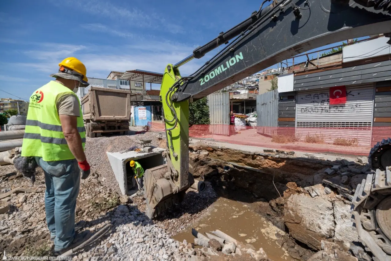 İZSU Genel Müdürlüğü’nün Tepekule ve Çay mahallelerinin bir bölümünde aşırı yağışlarda yaşanan taşkın sorununu önlemek için başlattığı 70 milyon liralık yatırım tamamlandı. Ayrıştırma projeleri Bayraklı’nın üç mahallesinde devam edecek.