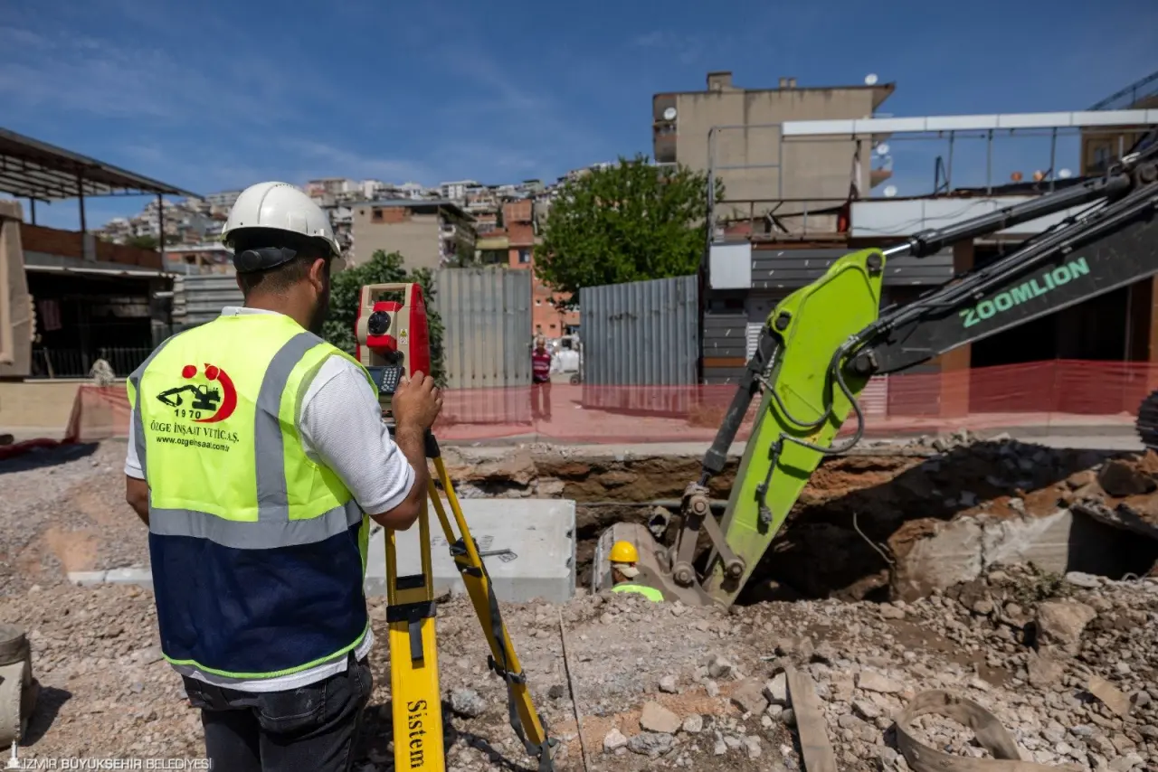 İZSU Genel Müdürlüğü’nün Tepekule ve Çay mahallelerinin bir bölümünde aşırı yağışlarda yaşanan taşkın sorununu önlemek için başlattığı 70 milyon liralık yatırım tamamlandı. Ayrıştırma projeleri Bayraklı’nın üç mahallesinde devam edecek.