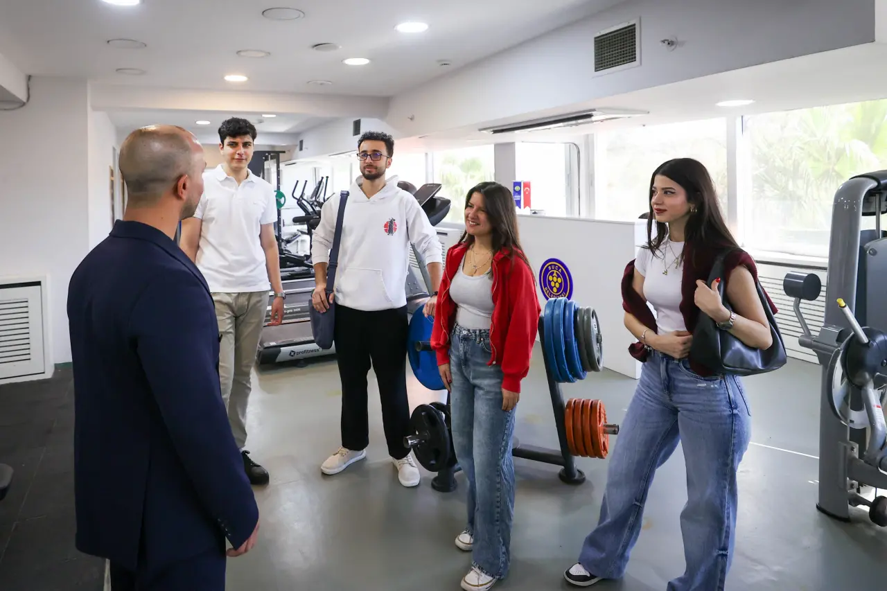 Buca Belediyesi, Tarık Akan ve Işılay Saygın Gençlik Merkezleri ile üniversite öğrencilerinin A’dan Z’ye tüm ihtiyaçlarında yanlarında olmayı sürdürüyor. Buca Belediye Başkanı Mimar Görkem Duman, “Üniversite kenti Buca’mızda genç arkadaşlarımıza en iyi şekilde ev sahipliği yapmak için özenle hizmet üretiyoruz” dedi.