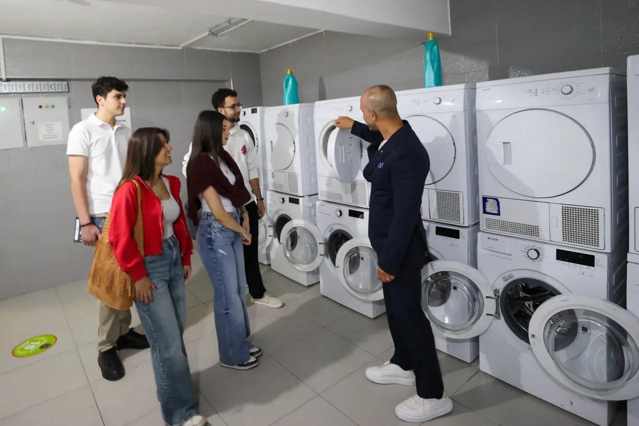 Buca Belediyesi, Tarık Akan ve Işılay Saygın Gençlik Merkezleri ile üniversite öğrencilerinin A’dan Z’ye tüm ihtiyaçlarında yanlarında olmayı sürdürüyor. Buca Belediye Başkanı Mimar Görkem Duman, “Üniversite kenti Buca’mızda genç arkadaşlarımıza en iyi şekilde ev sahipliği yapmak için özenle hizmet üretiyoruz” dedi.