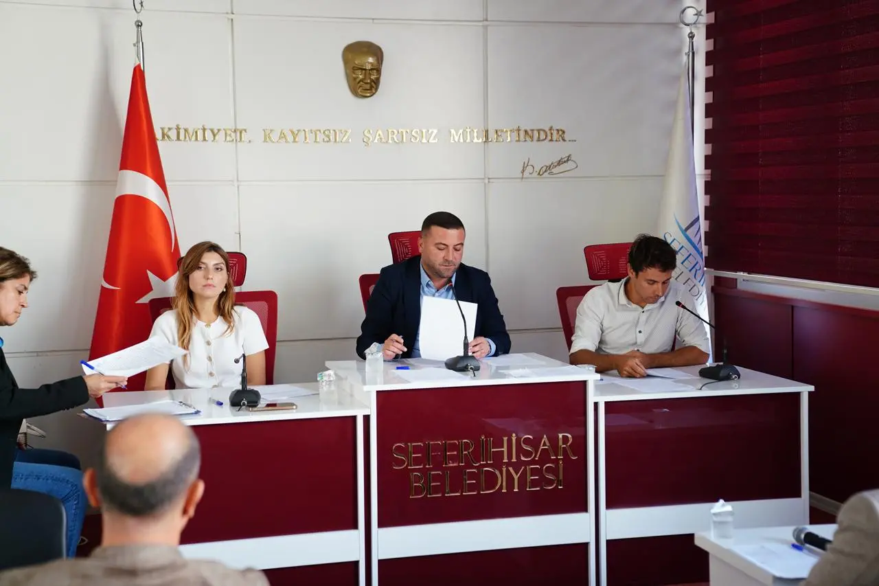 Karakayalar, yeni bir gelişmeyle "Mahalle" statüsü kazandı ve artık "Necat Hepkon" adıyla anılacak. Bu değişim, bölgedeki yaşamı ve sosyal yapıyı olumlu yönde etkilemesi bekleniyor.