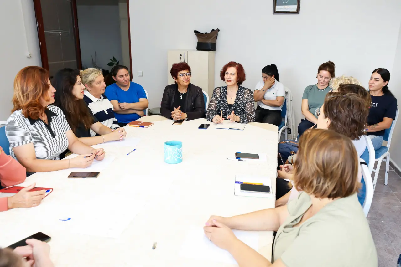 Narlıdere Belediyesi tarafından her yıl düzenlenen, kadınların insan hakları konusunda farkındalık kazanmaları, hak ihlallerine karşı mücadele etmeleri ve yerelde örgütlenme becerilerini geliştirmeleri hedeflenen Kadının İnsan Hakları Eğitim Programı (KİHEP) başladı