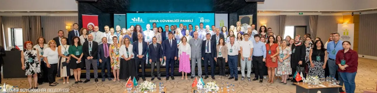 İzmir 10-11 Ekim tarihlerinde Türkiye Sağlıklı Kentler Birliği’nin 44. Olağan Meclis Toplantısı’na ve 15. Sağlıklı Şehirler En İyi Uygulama Yarışması Ödül Töreni’ne ev sahipliği yapacak. İzmir Büyükşehir Belediyesi ve Türkiye Sağlıklı Kentler Birliği Başkanı Dr. Cemil Tugay’ın açılış konuşmasını yapacağı buluşma kapsamında Su Yönetimi ve Kuraklıkla Mücadele Stratejileri başlıklı bir de panel düzenlenecek.