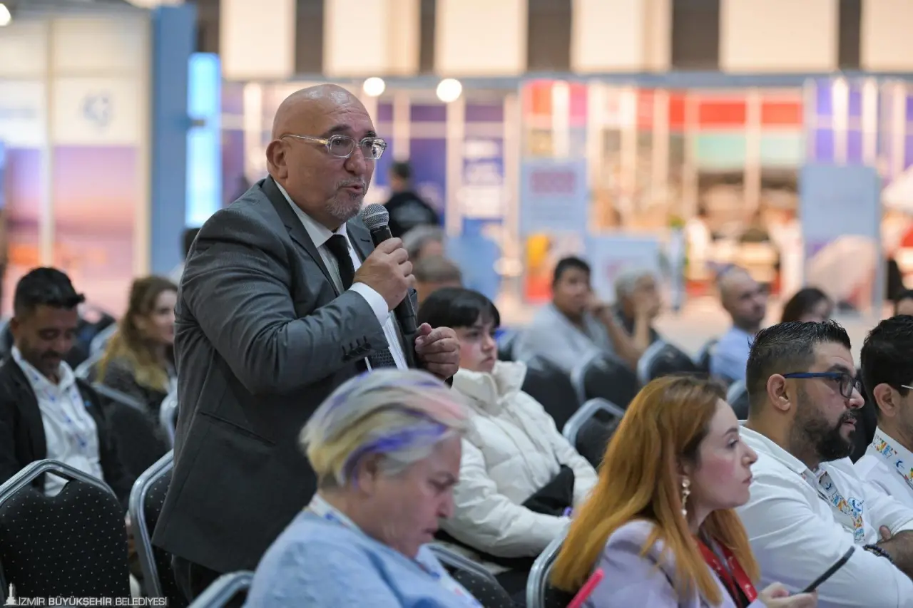 İzmir Büyükşehir Belediyesi ev sahipliğinde İZFAŞ tarafından düzenlenen LOGISTECH - 4. Lojistik, Depolama ve Teknolojileri Fuarı sektörün öncü firmaları ve karar vericilerini buluşturan panellerle Türkiye’nin lojistik vizyonuna ışık tutuyor. Fuar, 10 Ekim’e kadar ziyaretçilerini ağırlayacak.