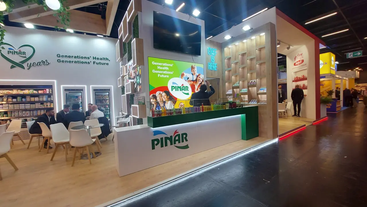 Türkiye gıda sektörünün öncü markası Pınar, Almanya’nın Köln kentinde düzenlenen dünyanın en büyük gıda fuarı niteliğindeki Anuga 2025’te, sağlıklı ve yenilikçi ürünleriyle uluslararası ziyaretçilerle buluştu. 