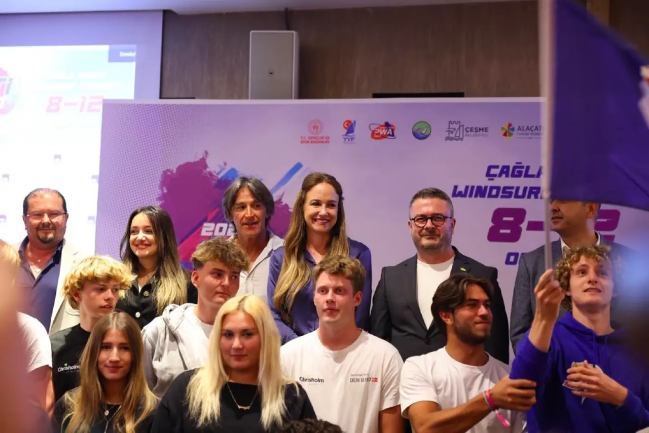 Çeşme Belediyesi, Türkiye Yelken Federasyonu ve Çağla Kubat Windsurf Yelken Kulübü işbirliğiyle düzenlenen Alaçatı Windfest 2025, çevre ve spor tutkusunu bir araya getiren temasıyla başladı. Bu yıl altıncısı gerçekleştirilen festivalde, 13 ülkeden 100’e yakın genç sporcu Alaçatı rüzgârında bir araya geliyor.