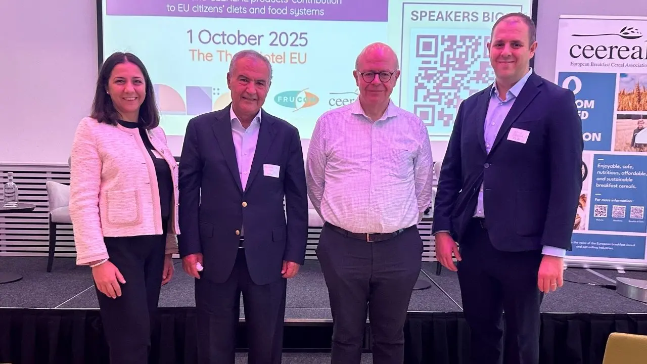 Cennet meyvesi kuru incirin en büyük ihraç pazarı Avrupa Birliği’ne yolculuğunun sağlıklı ve sürdürülebilir olması için Ege Kuru Meyve ve Mamulleri İhracatçıları Birliği Başkanı Mehmet Ali Işık ve Başkan Yardımcısı Şemsettin Özgür Brüksel’de Avrupa Komisyonu yetkilileri ile bir araya geldiler.