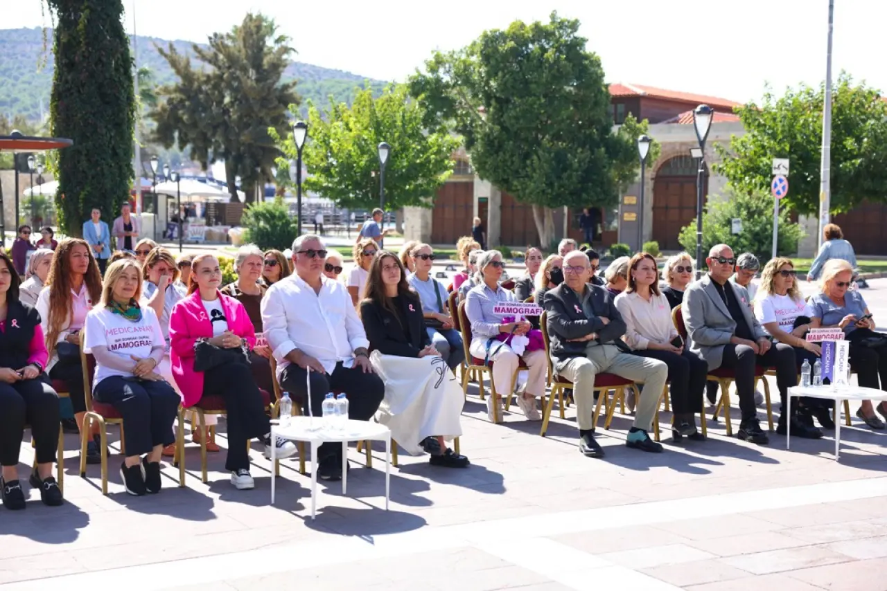 Çeşme Belediyesi, Medicana Çeşme Tıp Merkezi işbirliğiyle 1–31 Ekim Meme Kanseri Farkındalık Ayı kapsamında “Sağlığa Pembe Adımlar Atıyoruz” etkinliğini düzenledi.