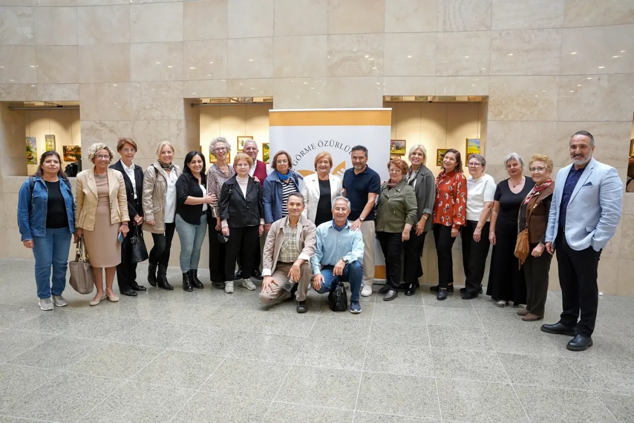 Türkiye Görme Özürlüler Kitaplığı (TÜRKGÖK) kuruluşunun 21. Yılını Eğitmen-Yazar Ahmet Şerif İzgören’in konuk konuşmacı olduğu Kitaplık Gönüllülerinin katıldığı bir etkinlik ile Ahmed Adnan Saygun Sanat Merkezi’nde kutladı. Eğitmen İzgören konuşmasına TÜRGÖK kurucu Başkanı Gültekin Yazgan’ın bir fotoğrafı ile başladı ve Kitaplığı kurarken faaliyetlerin tek bir amaca yönelik olmasının önemini özellikle belirtti.