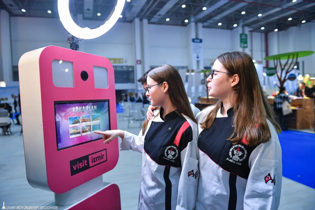 Türkiye’nin turizm sektöründeki en önemli buluşma noktalarından biri olan TTI İzmir-Uluslararası Turizm Ticaret Fuar ve Kongresi, 3-5 Aralık 2025 tarihleri arasında Fuar İzmir’de 19. kez düzenleniyor. Fuar, yerli ve yabancı turizm profesyonellerini bir araya getirerek iş geliştirme, networking ve bilgi paylaşımı fırsatları sunacak.