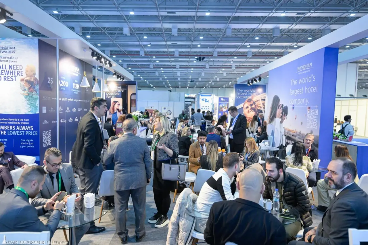 Türkiye’nin turizm sektöründeki en önemli buluşma noktalarından biri olan TTI İzmir-Uluslararası Turizm Ticaret Fuar ve Kongresi, 3-5 Aralık 2025 tarihleri arasında Fuar İzmir’de 19. kez düzenleniyor. Fuar, yerli ve yabancı turizm profesyonellerini bir araya getirerek iş geliştirme, networking ve bilgi paylaşımı fırsatları sunacak.