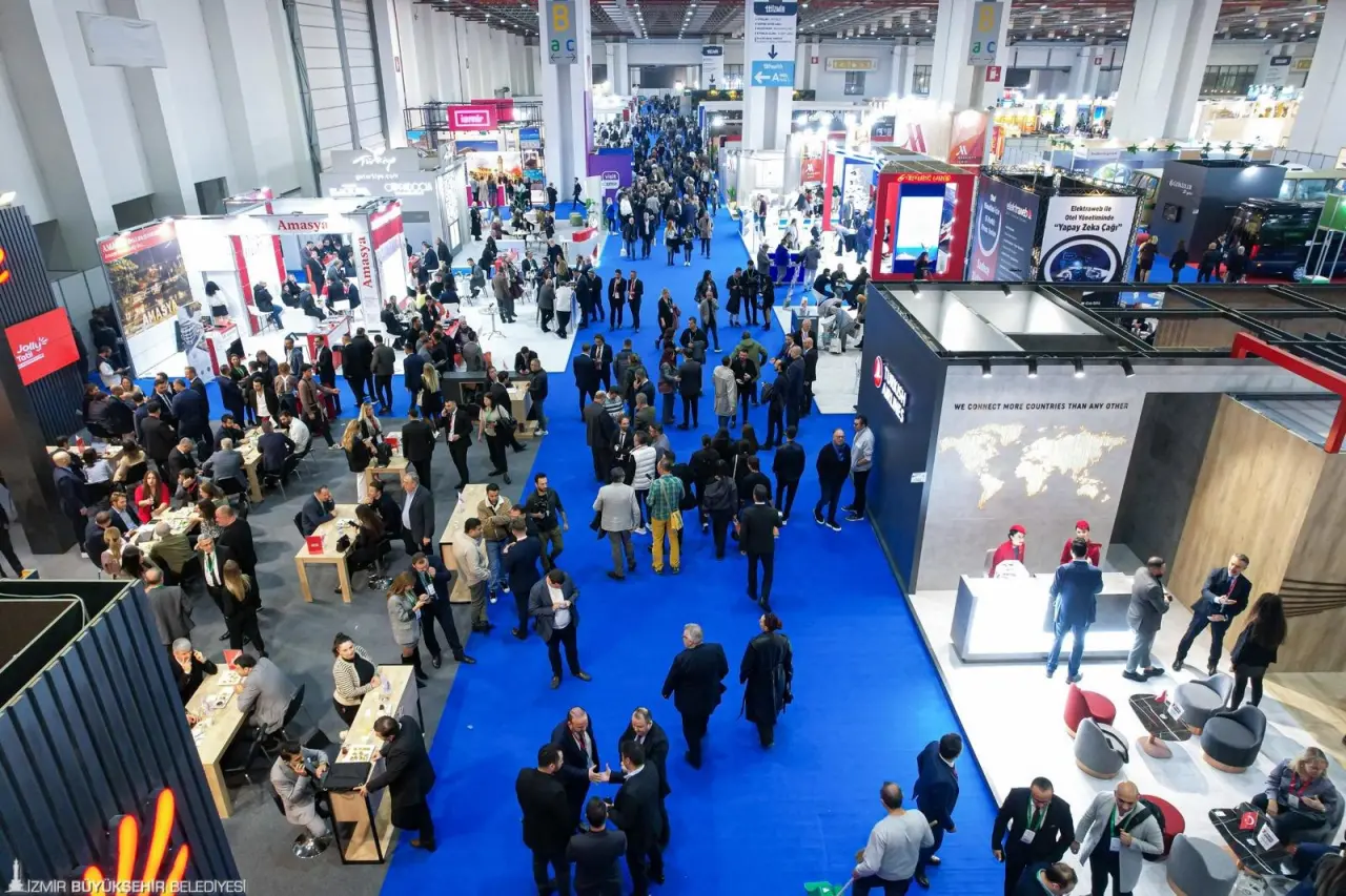 Türkiye’nin turizm sektöründeki en önemli buluşma noktalarından biri olan TTI İzmir-Uluslararası Turizm Ticaret Fuar ve Kongresi, 3-5 Aralık 2025 tarihleri arasında Fuar İzmir’de 19. kez düzenleniyor. Fuar, yerli ve yabancı turizm profesyonellerini bir araya getirerek iş geliştirme, networking ve bilgi paylaşımı fırsatları sunacak.