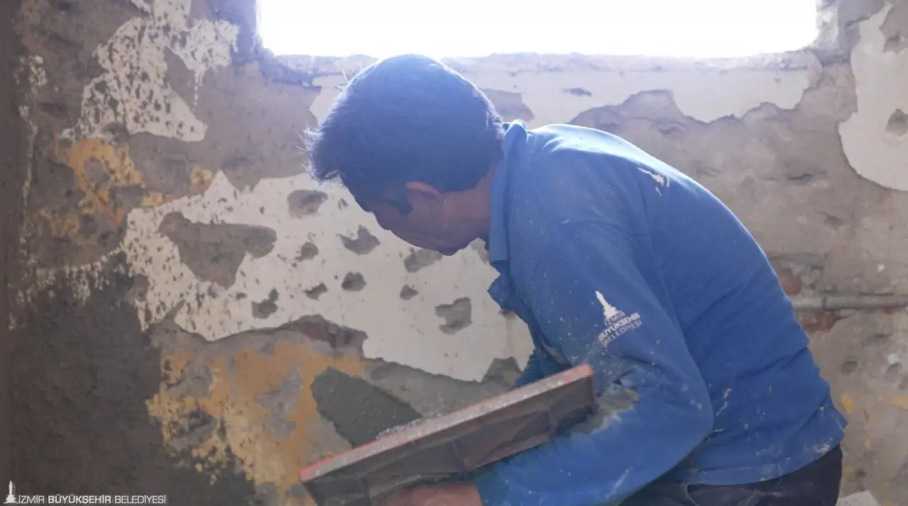 İzmir Büyükşehir Belediyesi’nin sürdürdüğü Okul Aile Birliklerine Destek Projesi kente yayılırken, okulların ihtiyaçlarının giderilmesine yönelik çalışmalar velilerde memnuniyet yarattı. İzmir Büyükşehir Belediye Başkanı Dr. Cemil Tugay’ın yakından takip ettiği projede önemli adımlar atıldı.