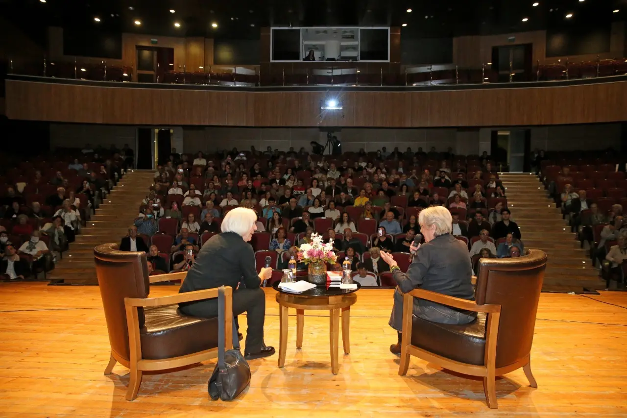 Karşıyaka Belediyesi, kentin yetiştirdiği büyük edebiyat ustası Attilâ İlhan’ı doğumunun 100. yılında özel bir söyleşiyle andı. Gazeteci-yazar Banu Avar ve Biket İlhan’ın konuk olduğu etkinlikte, usta şairin yaşamı, eserleri ve düşünce dünyası üzerine anlamlı bir sohbet gerçekleştirildi. Belediye Başkanı Yıldız Ünsal, “Attilâ İlhan’ı 100. yaşında sevgiyle, saygıyla, minnetle anıyor; yaşasın sanat, yaşasın Cumhuriyet, yaşasın Karşıyaka diyoruz” dedi.