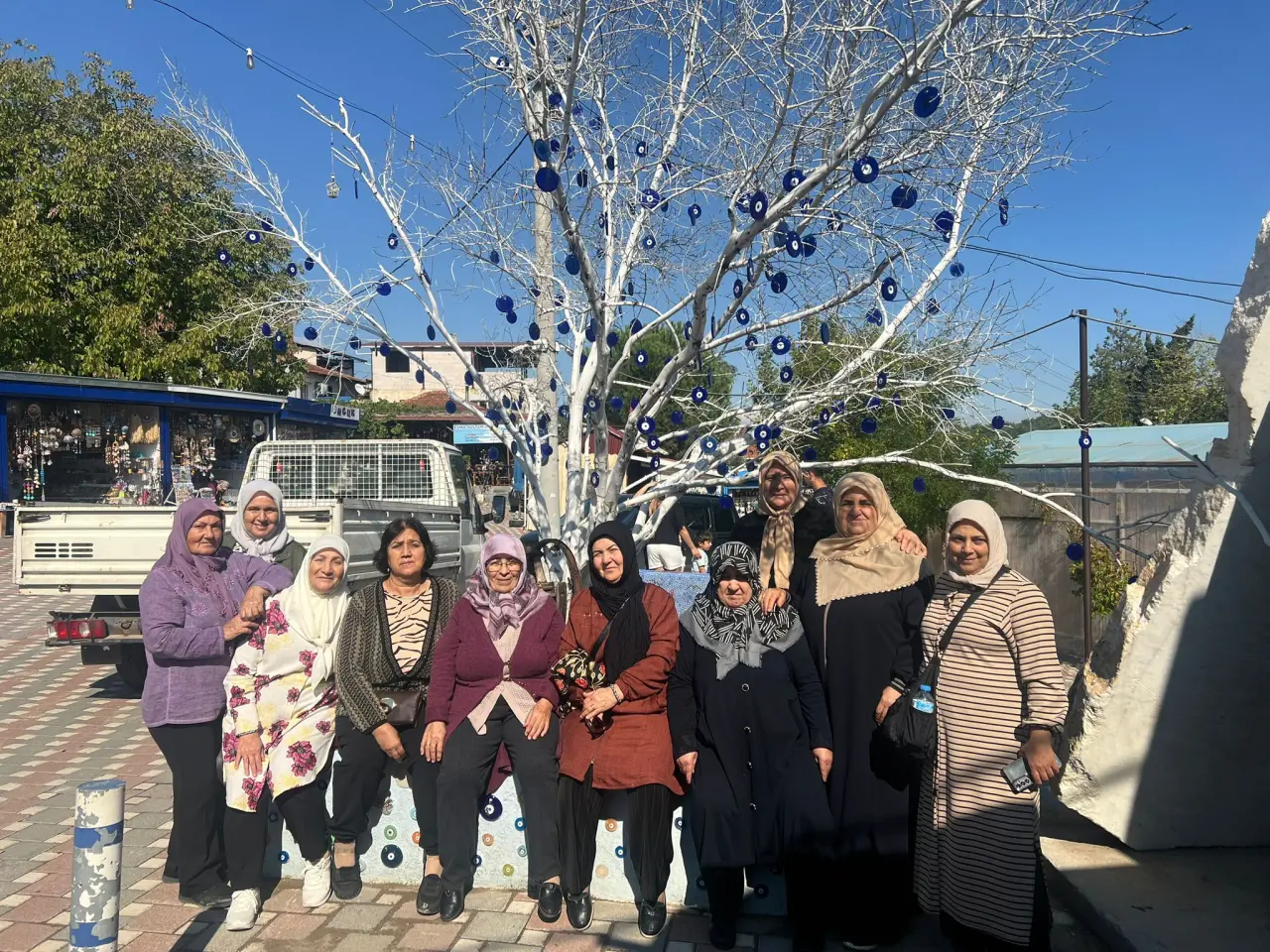 Çiğli Belediyesi, kadınların sosyal yaşama katılımını artırmak ve kültürel birikimlerine katkı sunmak amacıyla düzenlediği etkinliklere bir yenisini daha ekledi. Geçtiğimiz yıl tarihi noktalarda gerçekleştirilen kültürel geziler, bu yıl turistik bölgelerde devam ediyor.