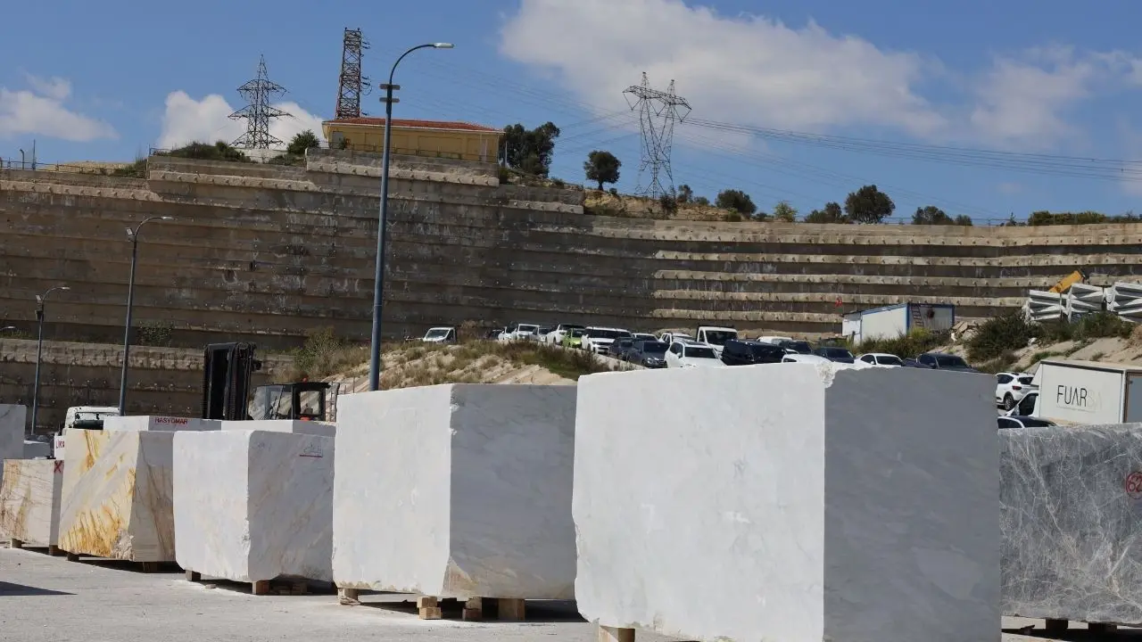 Ege Maden İhracatçıları Birliği, eylül ayında ihracatını yüzde 30’luk artışla 110 milyon dolardan 142 milyon dolara taşırken, 9 aylık dönemdeki ihracatı yüzde 7’lik artışla 974 milyon dolardan 1 milyar 42 milyon dolara çıktı ve 1 milyar doları aşmanın gururunu yaşadı.