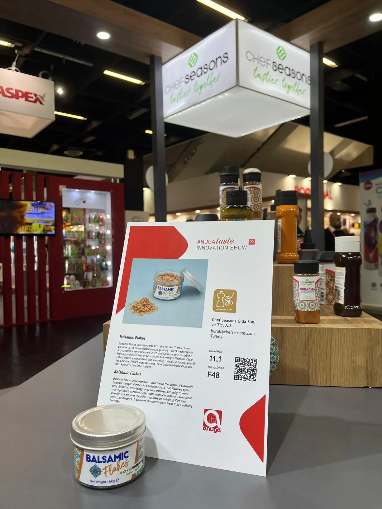 Chef Seasons, dünya gıda sektörünün en prestijli buluşmalarından Anuga 2025’te bir kez daha uluslararası sahnede yerini aldı. Şirketin yenilikçi ürünü Balsamic Flakes™, uzman jüri tarafından 2025’in Top Innovation ürünlerinden biri olarak seçildi.