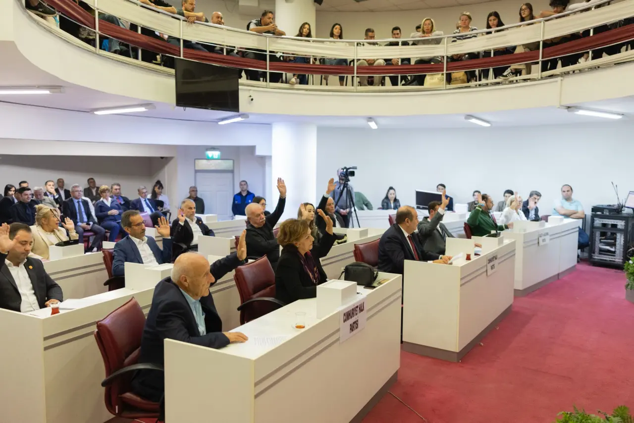 Balçova Belediyesi’nin Ekim ayı ikinci meclis birleşimi 14 Ekim 2025 Salı günü gerçekleştirildi. Gündemin en önemli maddesi olan 2026 mali yılı bütçesi, meclis üyelerinin oy birliğiyle kabul edildi.