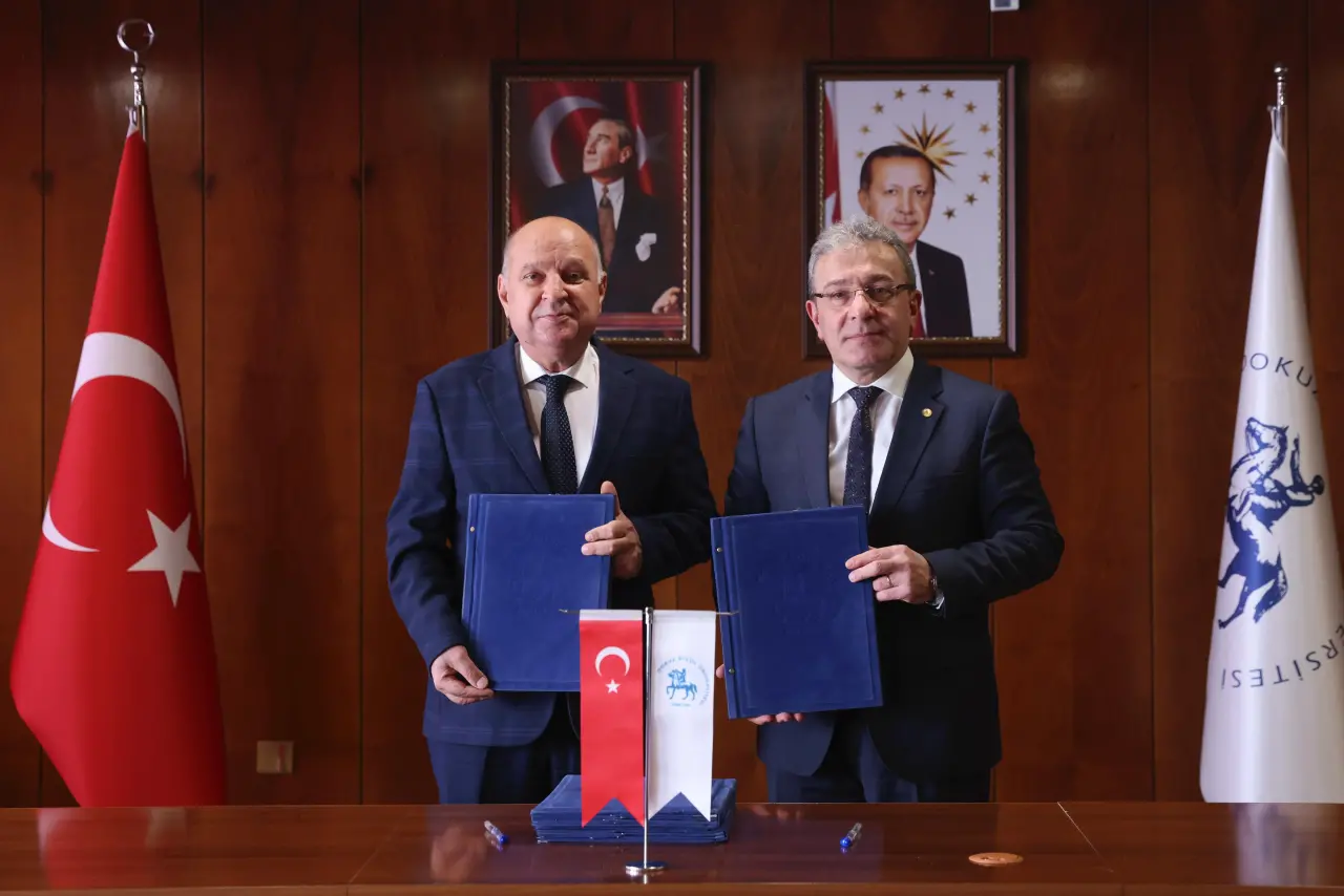 Dokuz Eylül Üniversitesi, İŞKUR ile imzaladığı protokol kapsamında Türkiye’de bir üniversiteyle ilk kez hayata geçirilen “İŞKUR Gençlik Programı”na dahil oldu. Program, 2025-2026 akademik yılında 4 bin öğrenciyi kapsayacak.