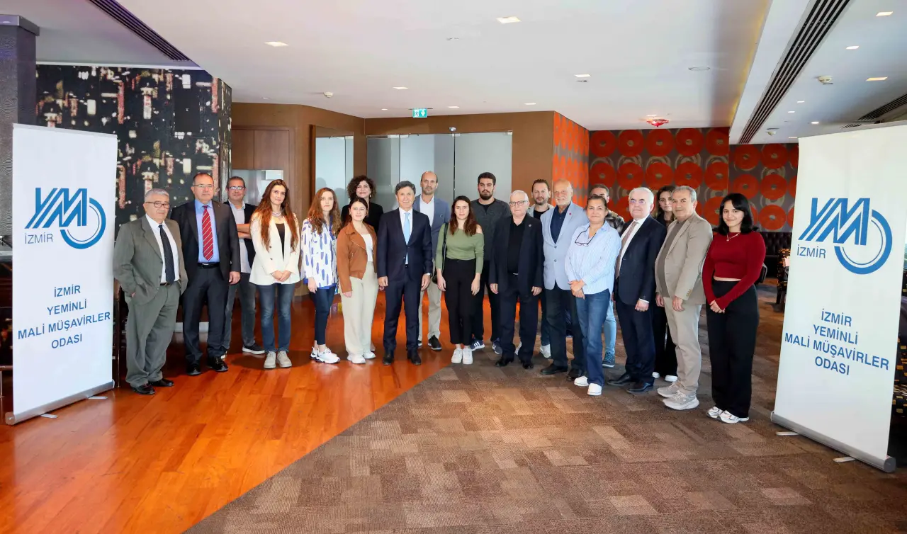 İzmir Yeminli Mali Müşavirler Odası (İzmir YMMO), düzenlediği basın toplantısında hem mesleğin ülke ekonomisindeki stratejik rolüne dikkat çekti hem de vergi idaresi ve iş dünyasına güçlü mesajlar verdi.