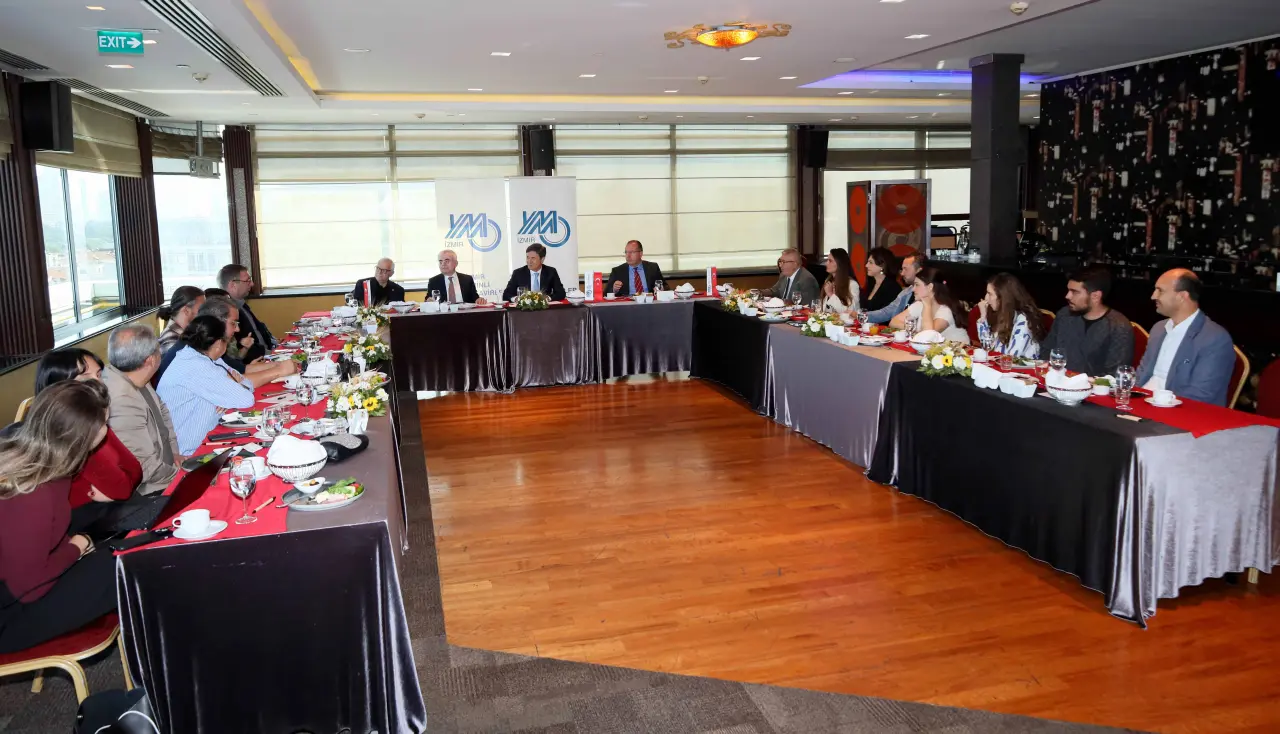 İzmir Yeminli Mali Müşavirler Odası (İzmir YMMO), düzenlediği basın toplantısında hem mesleğin ülke ekonomisindeki stratejik rolüne dikkat çekti hem de vergi idaresi ve iş dünyasına güçlü mesajlar verdi.