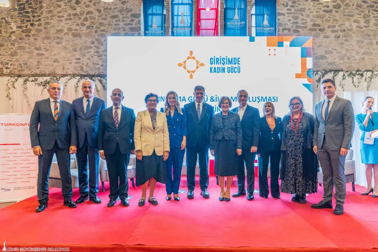 “Girişimde Kadın Gücü Projesi” kapsamında Tarihi Havagazı Fabrikası’nda düzenlenen “İlham Buluşması ve Satın Alma Günü”nde konuşan İzmir Büyükşehir Belediye Başkanı Dr. Cemil Tugay, kadınları yaşamın her alanında desteklemek için yüzlerce proje yürüttüklerini belirterek, Kadın Girişimcilik Konseyi kurmak istediklerini söyledi. Başkan Tugay, kadın girişimcilere bu konseyde çalışma çağrısı da yaptı.