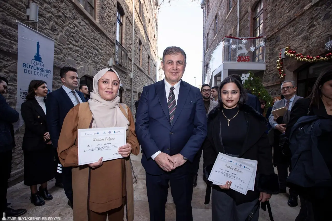 İzmir Büyükşehir Belediyesi’nin kentteki istihdamı artırmak için Birleşmiş Milletler Kalkınma Programı (UNDP) iş birliği ile Meslek Fabrikası’nda düzenlediği programlar bu yıl da devam edecek.