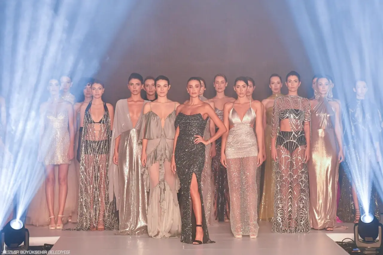 Hazır giyim sektörünün buluşma noktası ve profesyonellerin merakla takip ettiği Fashion Prime-8. Tekstil, Hazır Giyim Tedarikçileri ve Teknolojileri Fuarı, 22-24 Ekim 2025 tarihleri arasında kapılarını açacak. Türkiye hazır giyim ve konfeksiyon sektörünün ihracatını destekleyen fuara 2026 yılı kumaş koleksiyonlarının ilk kez sergileneceği defileler renk katacak.