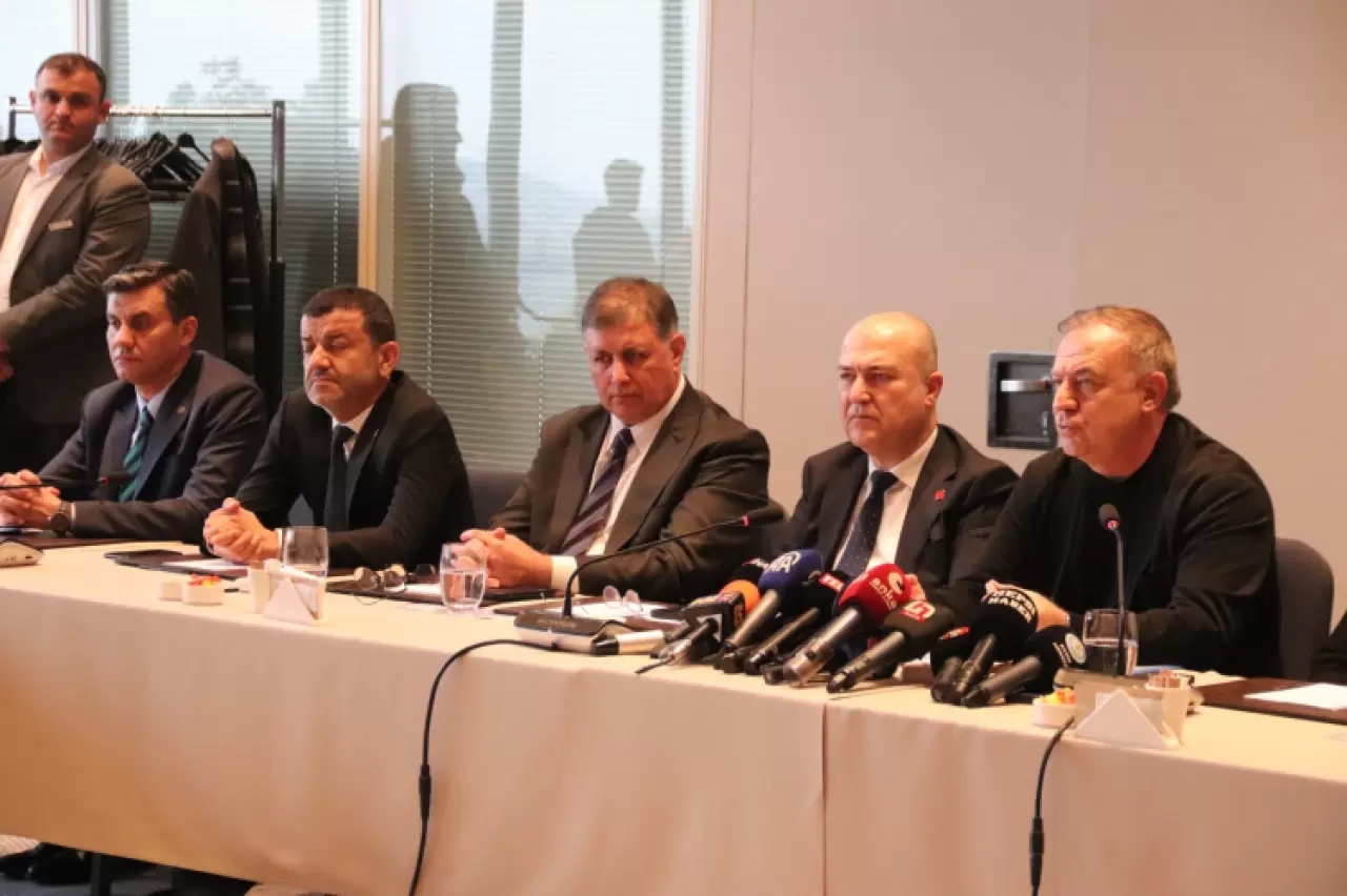 CHP’li Gökan Zeybek, toplanan deprem vergilerinin başka alanlara aktarıldığını iddia etti. Ege'deki sismik hareketlilik sonrası önlem çağrıları arttı!