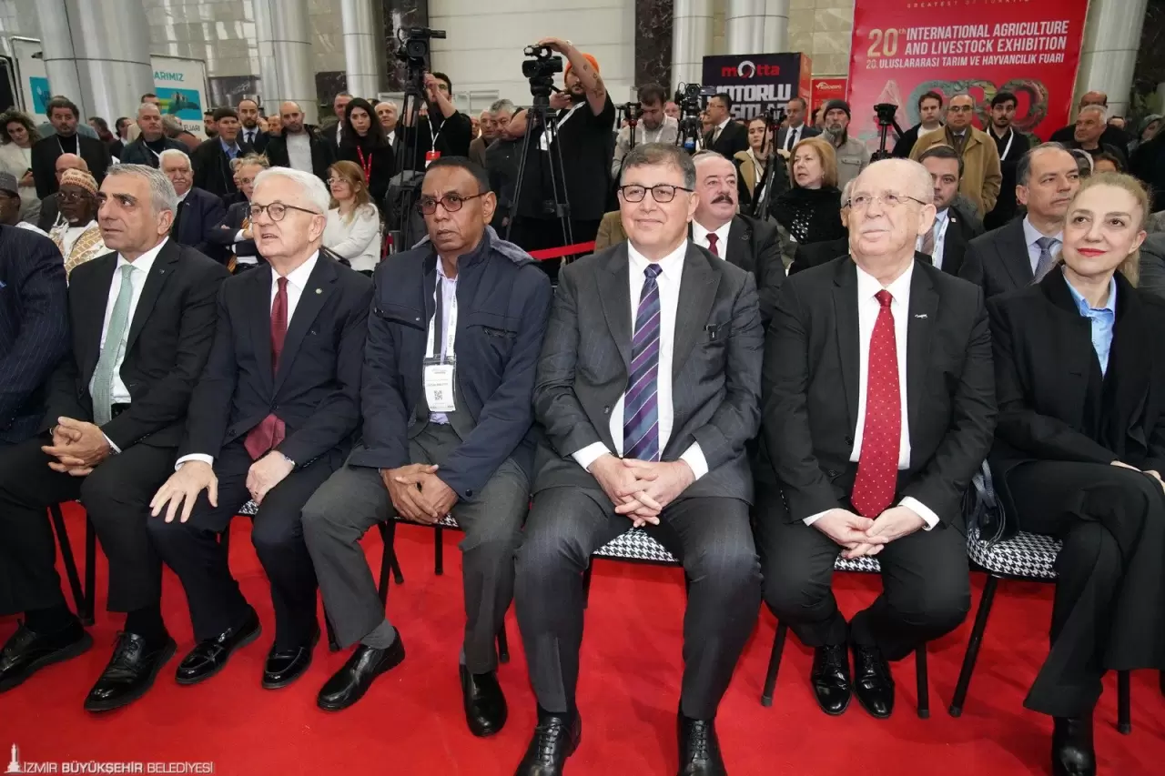 “İzmir Türkiye'ye öncü olacak çalışmalar yapabilir”