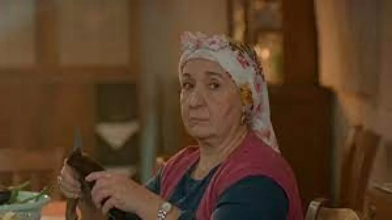 Çiçek Taksi'den Sandık Kokusuna kadar ilerleyen oyunculuğuyla tanınan İnci Şen'in oynadığı diziler, filmler ile birlikte merak edilenler haberimizde. İşte İnci Şen ve onun hakkında merak edilenler...