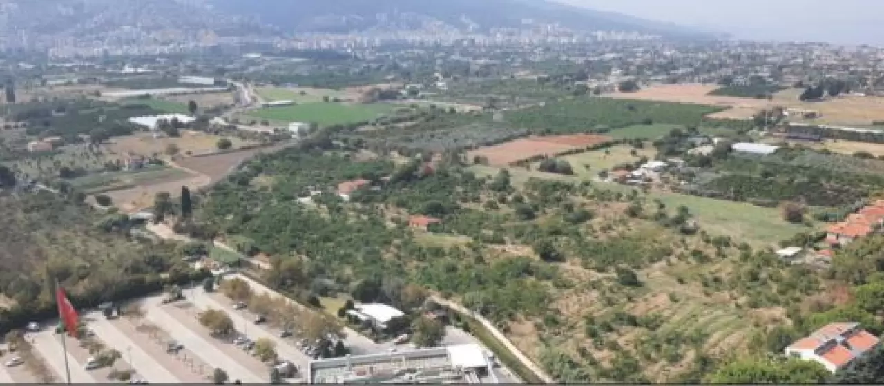 İzmir'de 40 yıldır çözüm bekleyen İnciraltı planlarıyla ilgili yeni gelişme! Mahkemeye sunulan bilirkişi raporunda çarpıcı detaylar ortaya çıktı. İşte kararın ayrıntıları...