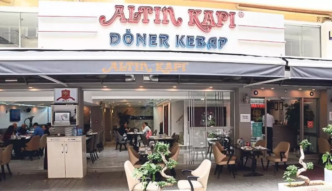 İzmir'in en iyi pide ve lahmacun mekanları keşfedildi! İzmir'de lahmacun lezzetini en iyi sunan mekanlar listelendi. Şehrin en popüler lahmacun mekanlarını öğrenmek için haberimizi okuyun.