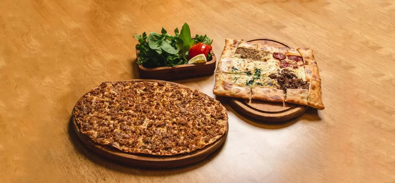 İzmir'in en iyi pide ve lahmacun mekanları keşfedildi! İzmir'de lahmacun lezzetini en iyi sunan mekanlar listelendi. Şehrin en popüler lahmacun mekanlarını öğrenmek için haberimizi okuyun.