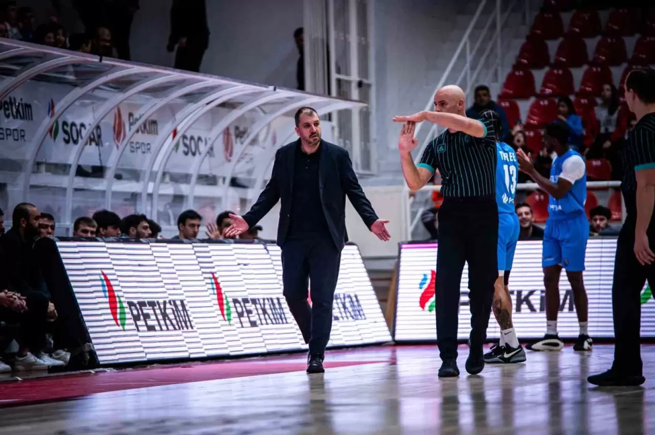FIBA Şampiyonlar Ligi'nde Aliağa Petkimspor, Reggiana'ya 91-87 mağlup olarak Son 16 turuna kötü bir başlangıç yaptı. 